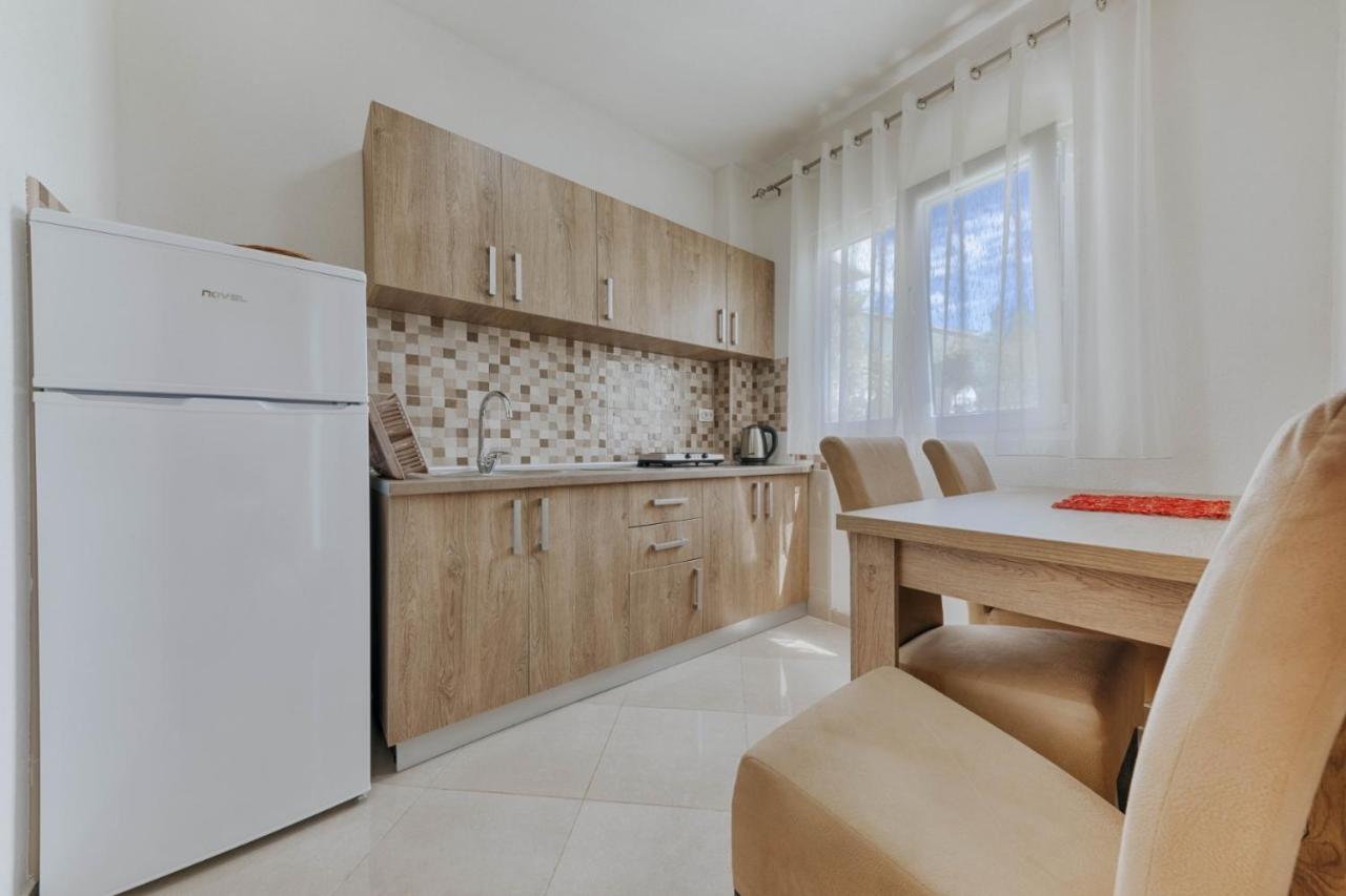 Sea Garden Apartments Dobra Voda Exterior photo