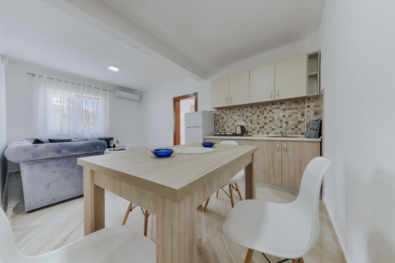 Sea Garden Apartments Dobra Voda Exterior photo